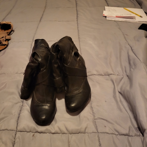 Boots - Picture 3 of 3